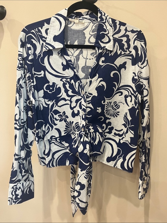 Christian Siriano Tops - Christian Siriano Navy & White Floral Tie-Front Button Shirt